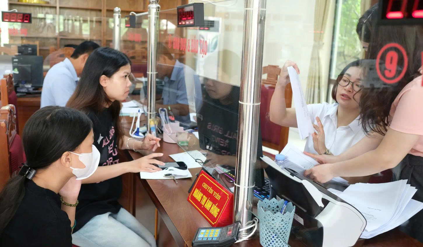 Tỉnh Phú Thọ đang xem xét mở các lớp tập huấn, bồi dưỡng cho cán bộ, công chức, nhất là cán bộ, công chức làm việc tại Trung tâm Phục vụ hành chính công nhằm nâng cao năng lực phục vụ người dân.