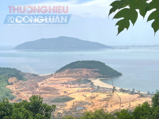 Sôi động trên đại công trình siêu dự án Làng Vân Đà Nẵng . Ảnh: Lê Dũng