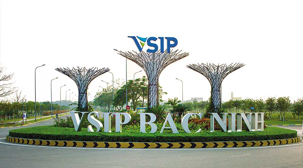 Nhiều dự án, nhất là các khu công nghiệp Việt Nam - Singapore (VSIP) là biểu tượng hợp tác kinh tế giữa hai nước.