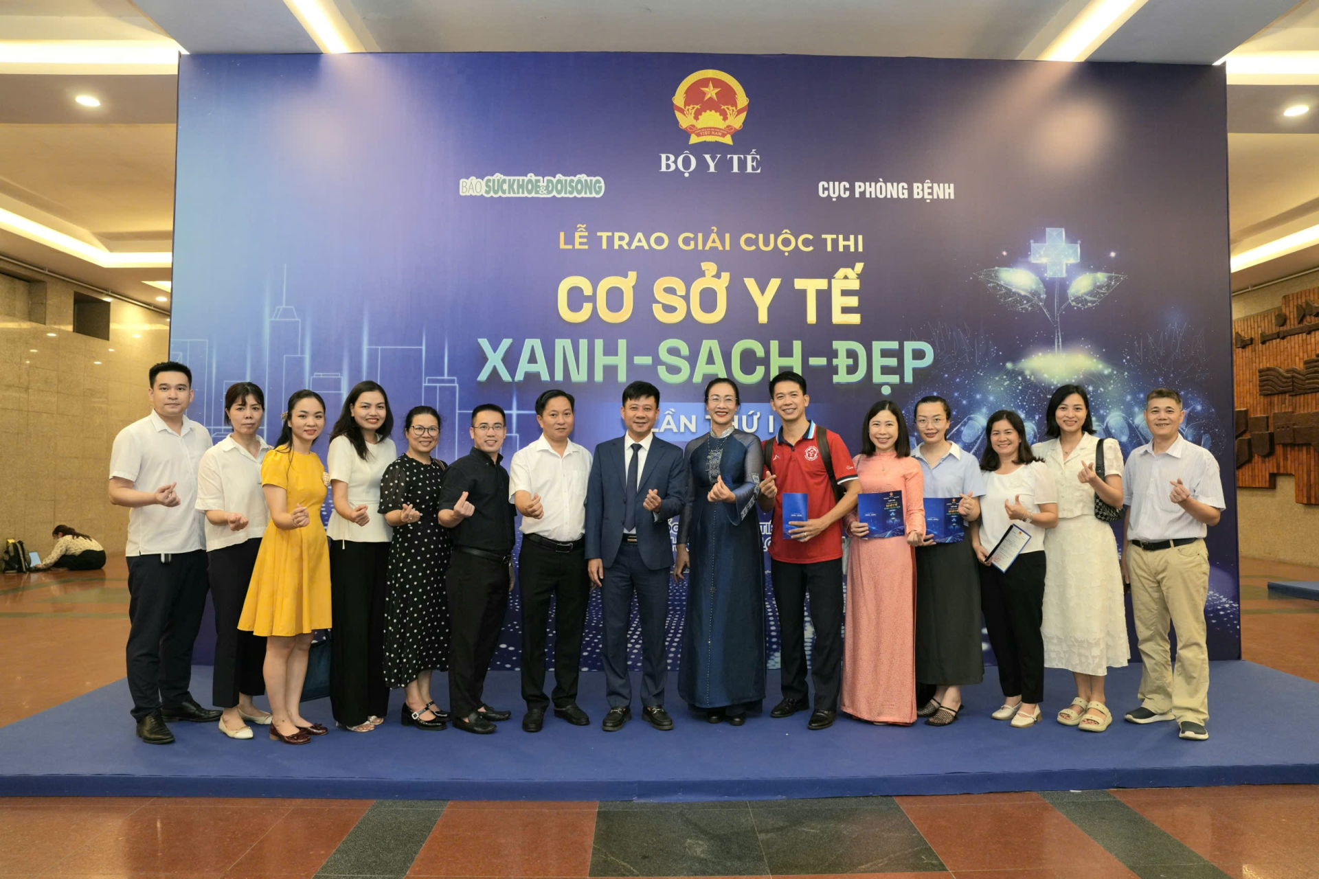 PGS.TS. BS Nguyễn Tuấn Tùng – Phó Giám đốc Bệnh viện Bạch Mai cùng các cán bộ nhân viên y tế đã tham dự chương trình