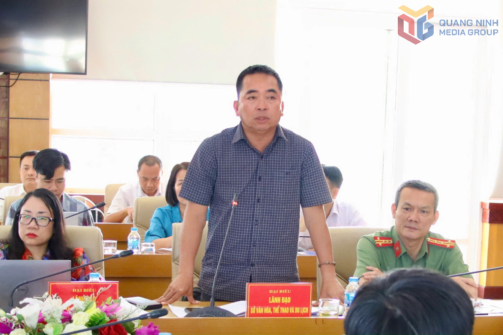 Lãnh đạo Sở Văn hoá, Thể thao và Du lịch Quảng Ninh phát biểu ý kiến.