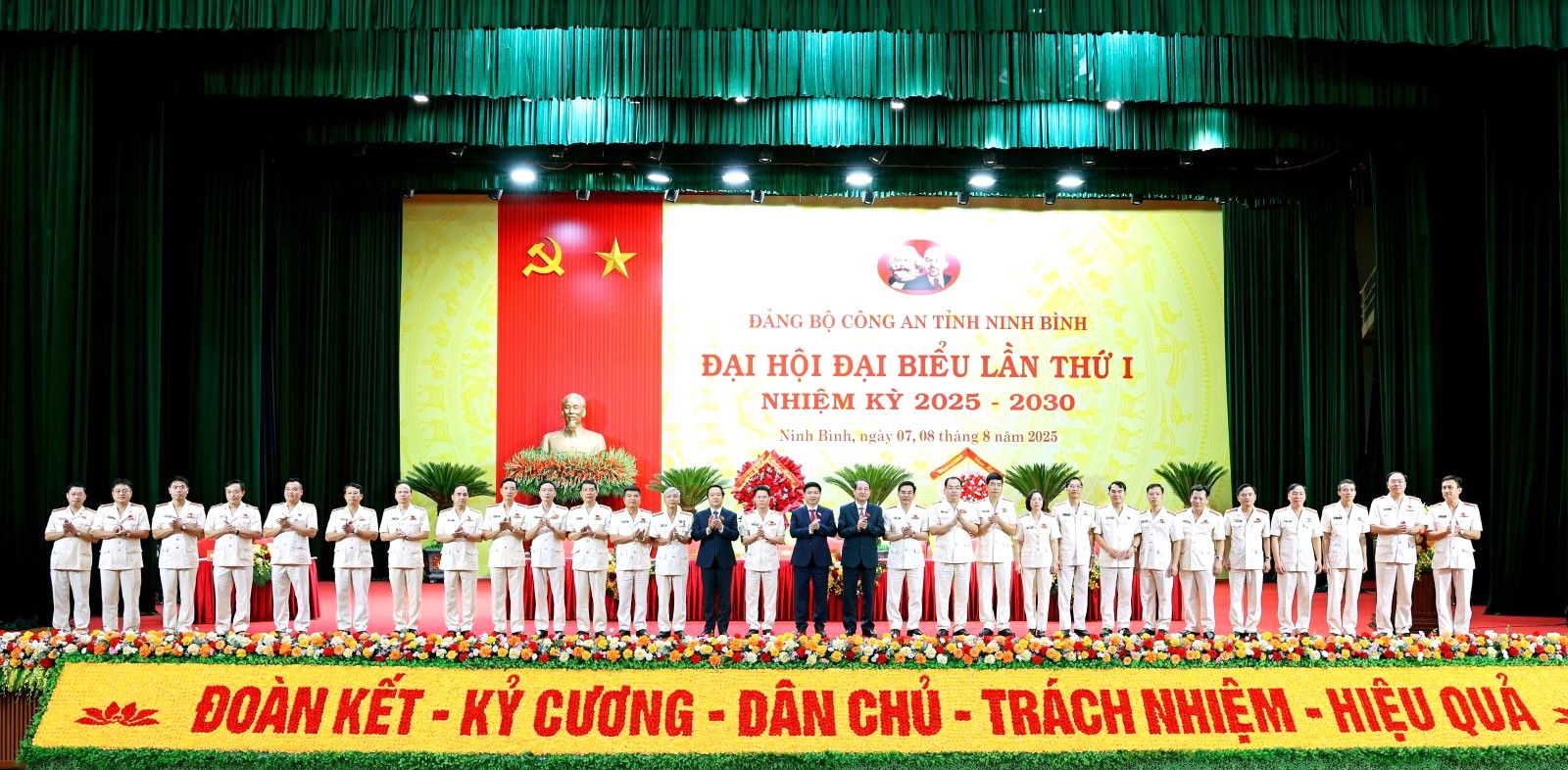 Đại hội Đảng bộ Công an Ninh Bình lần thứ I: Xây dựng lực lượng trong sạch, vững mạnh, hiện đại