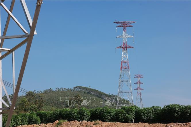 Dự án Đường dây 500kV Lào Cai - Vĩnh Yên đang thi công trên địa bàn xã Thái Hoà, tỉnh Phú Thọ. Ảnh: Dương Giang/TTXVN