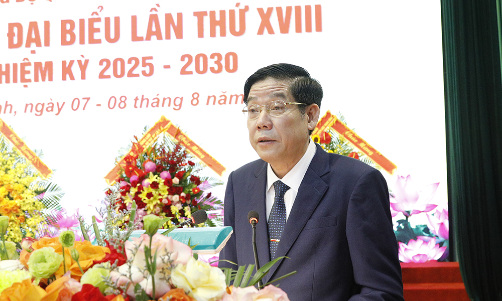 Đồng chí Nguyễn Văn Gấu, Ủy viên Trung ương Đảng, Bí thư Tỉnh ủy, Bí thư Đảng ủy Quân sự tỉnh phát biểu khai mạc Đại hội. Đồng chí Nguyễn Văn Gấu, Ủy viên Trung ương Đảng, Bí thư Tỉnh ủy, Bí thư Đảng ủy Quân sự tỉnh phát biểu khai mạc Đại hội.