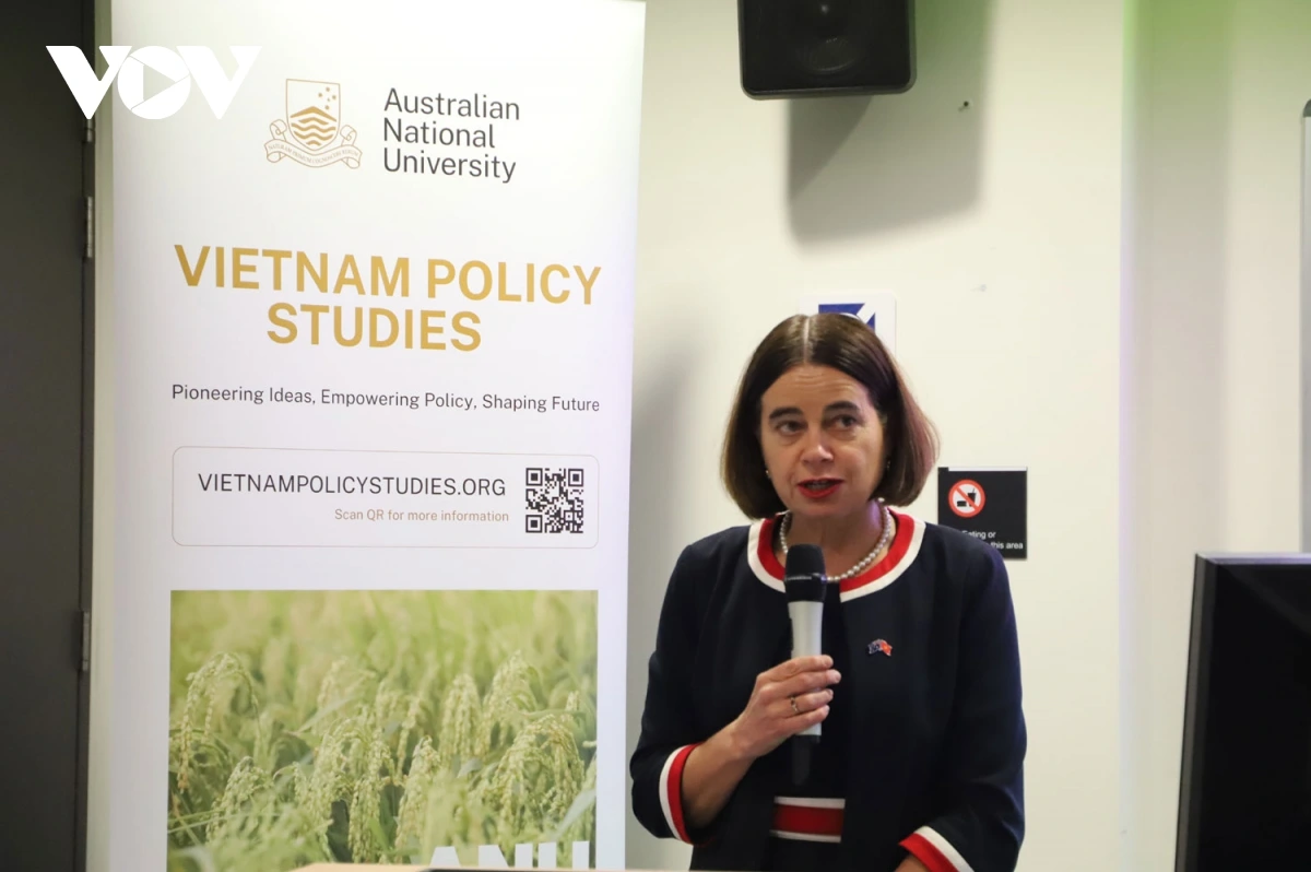 Bà Robyn Mudie phát biểu tại hội thảo