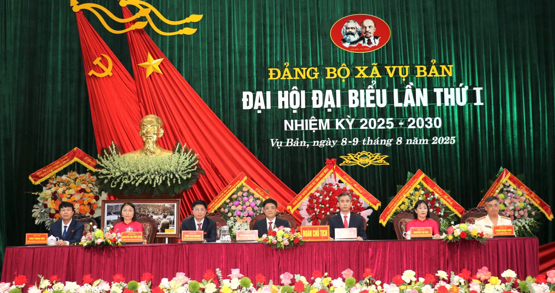 Đoàn Chủ tịch Đại hội