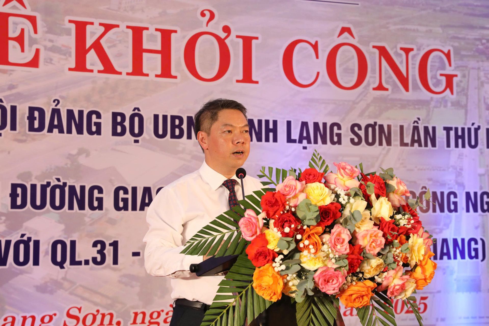 Phó Chủ tịch UBND tỉnh Lạng Sơn Đoàn Thanh Sơn phát biểu tại buổi lễ