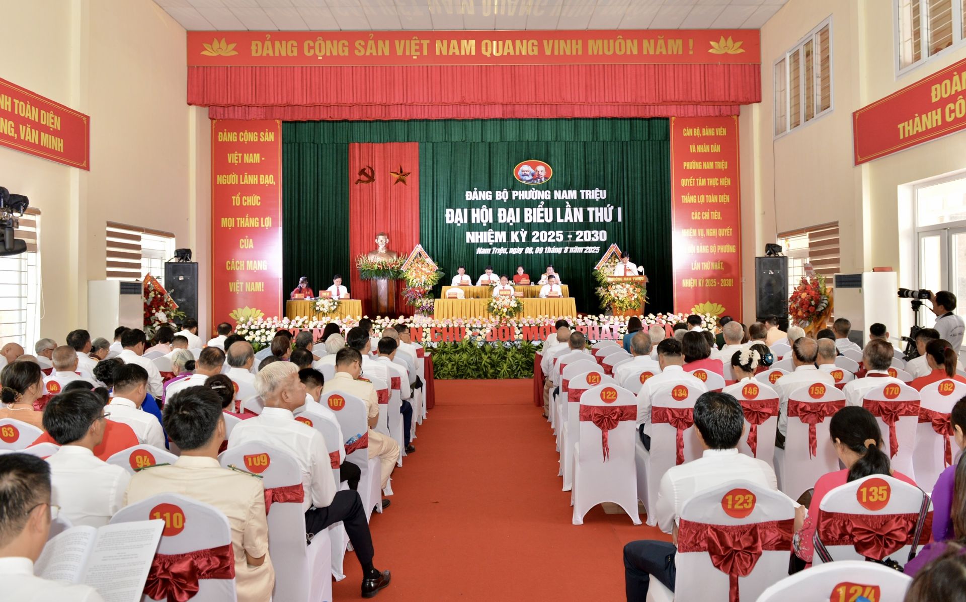 Toàn cảnh đại hội