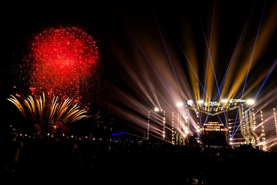 Khơi mạch nguồn Di sản – Vững bước Kỷ nguyên mới không chỉ là một bữa đại tiệc âm nhạc đa sắc màu, mà kết nối các giá trị văn hóa Đông - Tây, tôn vinh di sản miền đất Chín Rồng, đồng thời “định vị” chân dung một đô thị mới, hiện đại và đáng sống trong Kỷ nguyên hội nhập. Khơi mạch nguồn Di sản – Vững bước Kỷ nguyên mới không chỉ là một bữa đại tiệc âm nhạc đa sắc màu, mà kết nối các giá trị văn hóa Đông - Tây, tôn vinh di sản miền đất Chín Rồng, đồng thời “định vị” chân dung một đô thị mới, hiện đại và đáng sống trong Kỷ nguyên hội nhập.