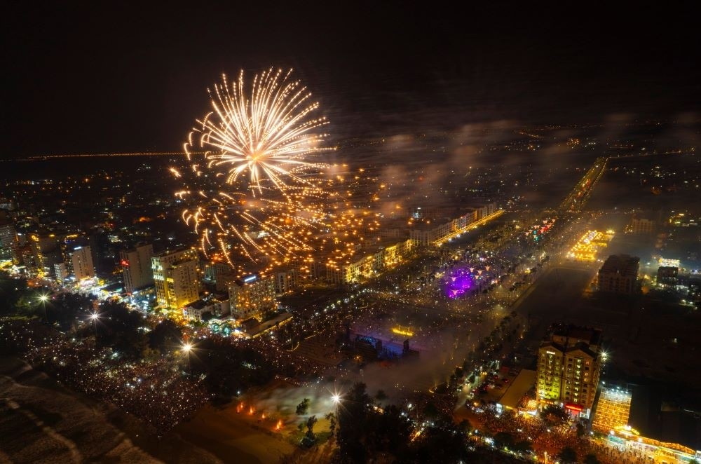 Pháo hoa đêm khai mạc lễ hội biển Sầm Sơn Pháo hoa đêm khai mạc lễ hội biển Sầm Sơn