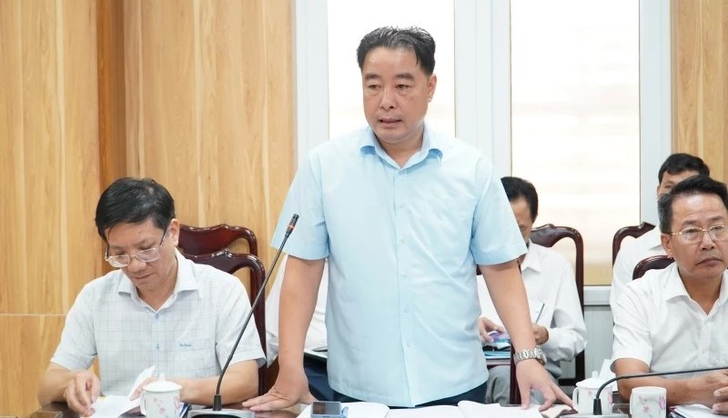 Ông Nguyễn Minh Hoàng, Bí thư Đảng ủy, Chủ tịch HĐND xã Đông Thành báo cáo công tác tổ chức Đại hội Đảng bộ xã Đông Thành nhiệm kỳ 2025-2030 tại hội nghị cho ý kiến về công tác chuẩn bị Đại hội Đảng bộ nhiệm kỳ 2025-2030 của các xã Hậu Lộc, Đông Thành, Hoa Lộc, Triệu Lộc và Vạn Lộc. Ông Nguyễn Minh Hoàng, Bí thư Đảng ủy, Chủ tịch HĐND xã Đông Thành báo cáo công tác tổ chức Đại hội Đảng bộ xã Đông Thành nhiệm kỳ 2025-2030 tại hội nghị cho ý kiến về công tác chuẩn bị Đại hội Đảng bộ nhiệm kỳ 2025-2030 của các xã Hậu Lộc, Đông Thành, Hoa Lộc, Triệu Lộc và Vạn Lộc.