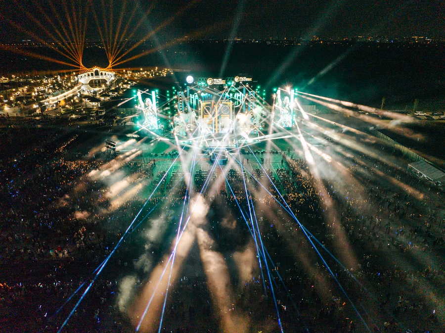 Âm thanh sống động, kết hợp cùng hiệu ứng ánh sáng hiện đại càng khiến cho TP Thiên niên kỷ T&T City Millennia trở nên rực rỡ chưa từng có. Âm thanh sống động, kết hợp cùng hiệu ứng ánh sáng hiện đại càng khiến cho TP Thiên niên kỷ T&T City Millennia trở nên rực rỡ chưa từng có.