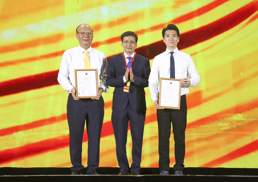 Hiệp hội Sáng tạo và bản quyền tác giả Việt Nam cũng trao Giấy chứng nhận đăng ký công bố sáng tạo cho tác phẩm viết Kịch bản Dòng sông Ánh sáng và tác phẩm kiến trúc Không gian Dòng sông Ánh sáng