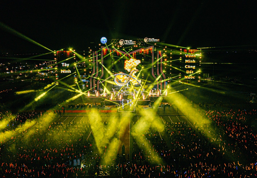Hàng chục nghìn khán giả Tây Ninh đã cháy hết mình trong Đại nhạc hội Khơi mạch nguồn Di sản - Vững bước Kỷ nguyên mới