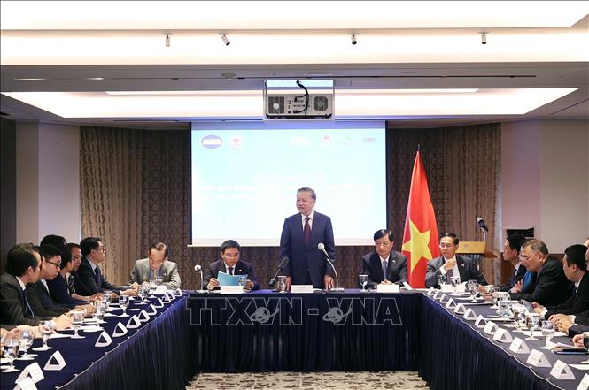 Tổng Bí thư Tô Lâm gặp mặt thành viên Mạng lưới Đổi mới sáng tạo Việt Nam và chuyên gia người Việt Nam tại Hàn Quốc. Ảnh: Thống Nhất/TTXVN