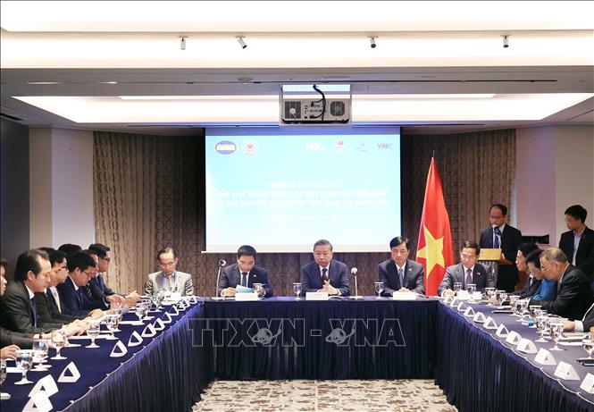 Tổng Bí thư Tô Lâm gặp mặt thành viên Mạng lưới Đổi mới sáng tạo Việt Nam và chuyên gia người Việt Nam tại Hàn Quốc. Ảnh: Thống Nhất/TTXVN