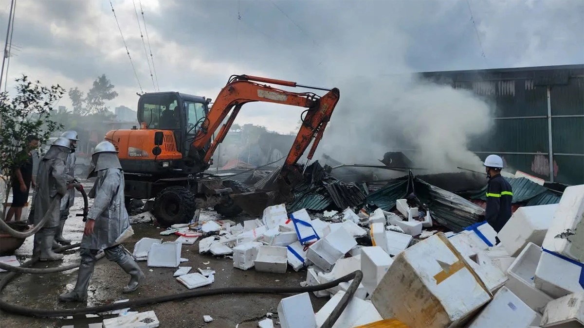 Hiện trường vụ cháy (nguồn: kinhtedothi.vn) Hiện trường vụ cháy (nguồn: kinhtedothi.vn)