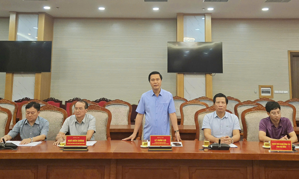 Thay mặt Tỉnh ủy, HĐND, UBND, Ủy ban MTTQ, Đoàn đại biểu Quốc hội tỉnh, đồng chí Lê Xuân Lợi gửi lời thăm hỏi và chia sẻ với những thiệt hại mà người dân Sơn La gặp phải do thiên tai.