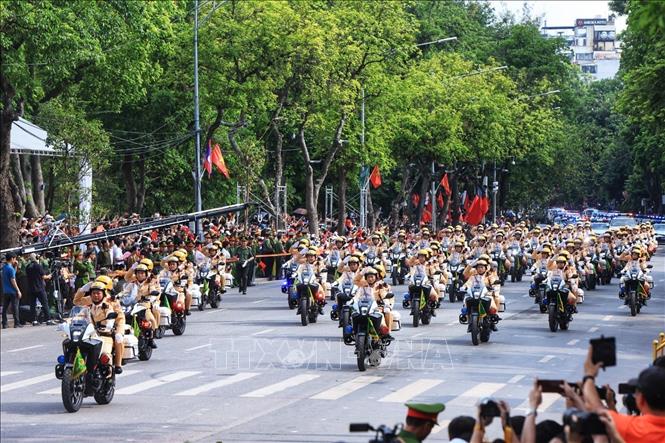 Khối xe mô tô 500 phân khối của lực lượng Công an thành phố Hà Nội. Ảnh: Tuấn Anh/TTXVN Khối xe mô tô 500 phân khối của lực lượng Công an thành phố Hà Nội. Ảnh: Tuấn Anh/TTXVN