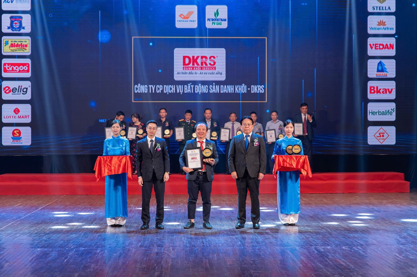 DKRS vinh dự đón nhận giải thưởng uy tín “Nhãn hiệu nổi tiếng Việt Nam 2025”