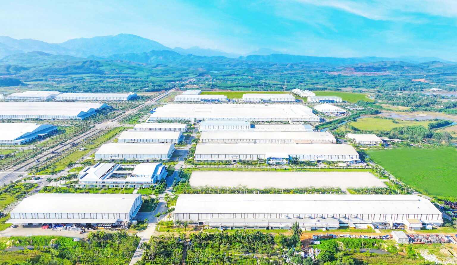 Mô hình khu công nghiệp cơ khí chế tạo và công nghiệp hỗ trợ quy mô lớn của THACO INDUSTRIES với tổng vốn đầu tư 1 tỷ USD