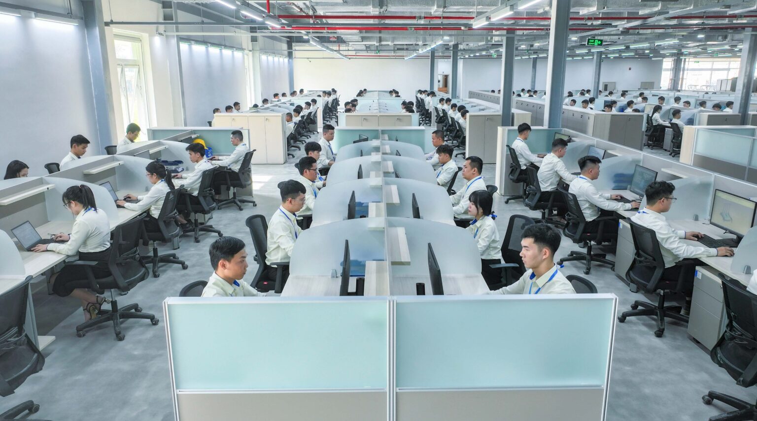 Trung tâm R&D với đội ngũ 1.000 chuyên gia, kỹ sư đáp ứng yêu cầu riêng biệt của khách hàng từ bản vẽ đến sản phẩm