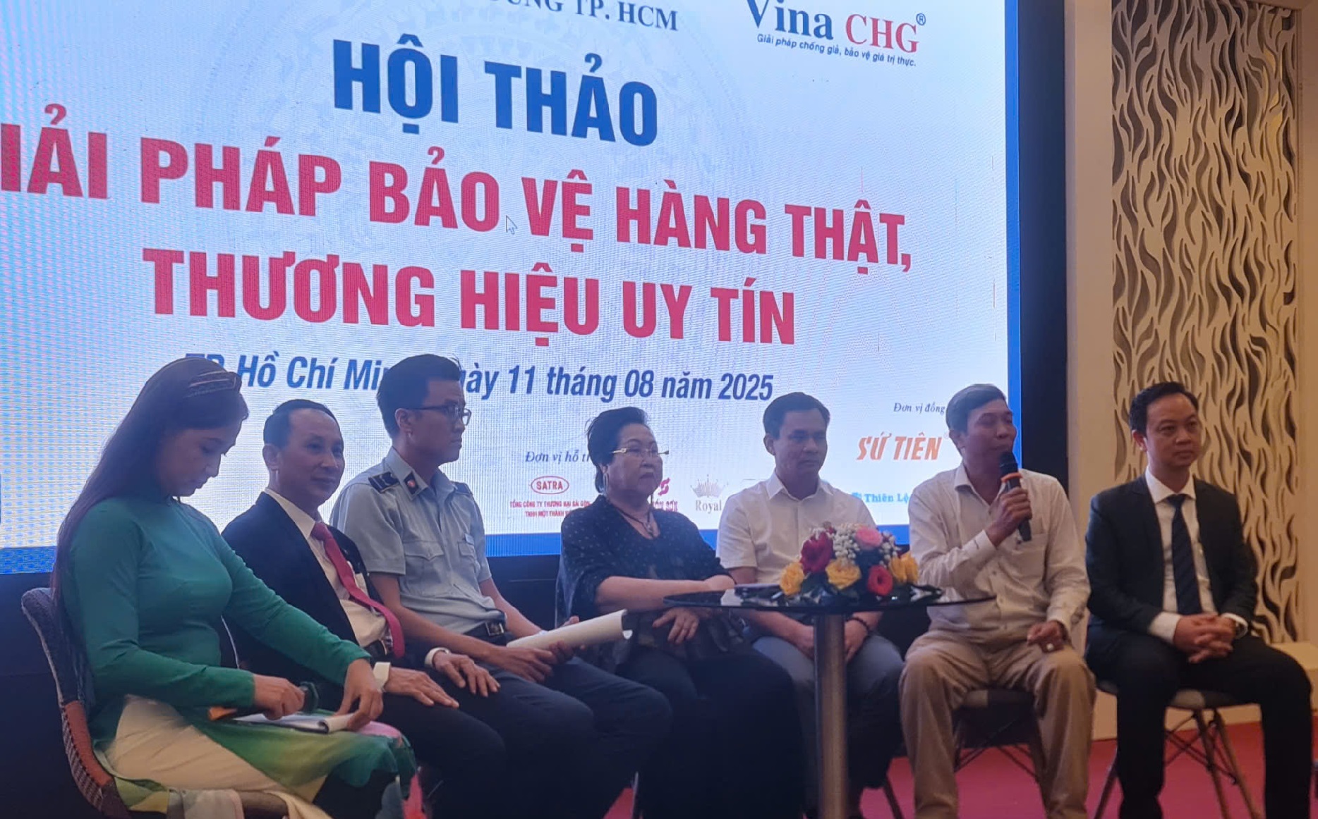 Các đại biểu tham dự hội thảo đã cùng nhau trao đổi, chia sẻ kinh nghiệm về hành trình xây dựng, bảo vệ, phát triển sản phẩm thật và thương hiệu của các doanh nghiệp Các đại biểu tham dự hội thảo đã cùng nhau trao đổi, chia sẻ kinh nghiệm về hành trình xây dựng, bảo vệ, phát triển sản phẩm thật và thương hiệu của các doanh nghiệp