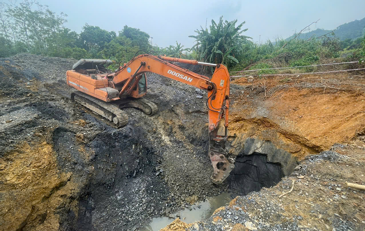 Thi công đào móng Dự án đường dây 500/220kV Nho Quan – Phủ Lý – Thường Tín