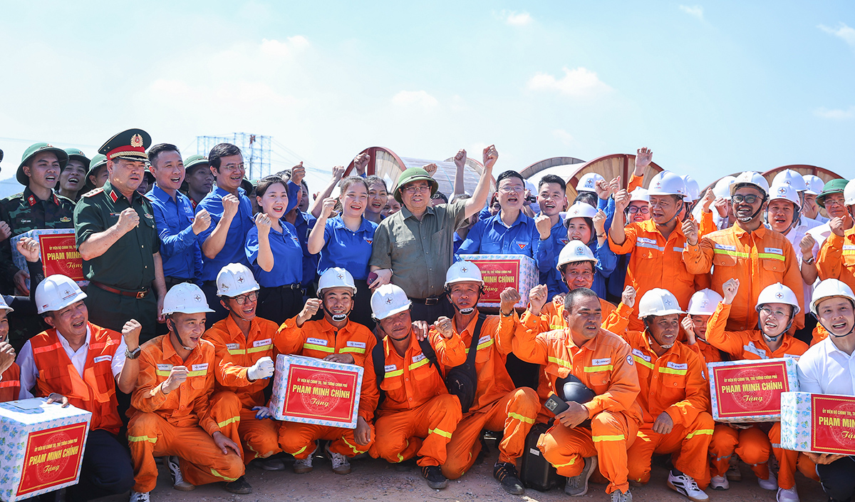 Thủ tướng Chính phủ Phạm Minh Chính biểu dương tinh thần chủ động, quyết tâm cao nhất, quyết liệt hoàn thành nhiệm vụ được giao của các địa phương và các lực lượng tham gia dự án Thủ tướng Chính phủ Phạm Minh Chính biểu dương tinh thần chủ động, quyết tâm cao nhất, quyết liệt hoàn thành nhiệm vụ được giao của các địa phương và các lực lượng tham gia dự án