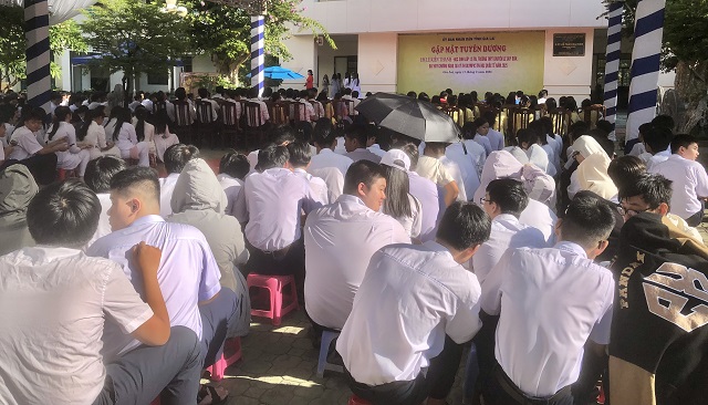 Quang cảnh Lễ gặp mặt, tuyên dương học sinh đạt Huy chương Vàng tại kỳ thi Olympic Tin học quốc tế năm 2025. Ảnh: Viết Hiền