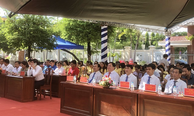 Đại biểu lãnh đạo, quan khách tham dự Lễ gặp mặt, tuyên dương. Ảnh: Viết Hiền.