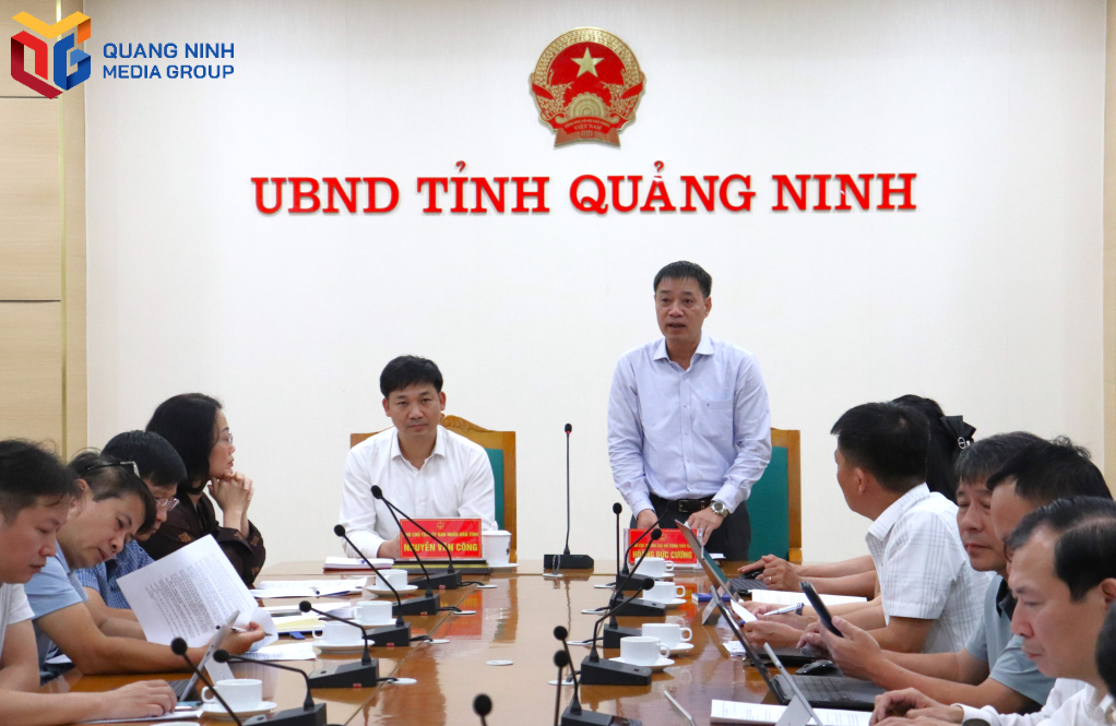Đại diện Cục Khí tượng thủy văn thông tin về việc quan trắc, lắp đặt thiết bị theo dõi, cảnh báo sớm dông, lốc phục vụ phòng chống thiên tai.