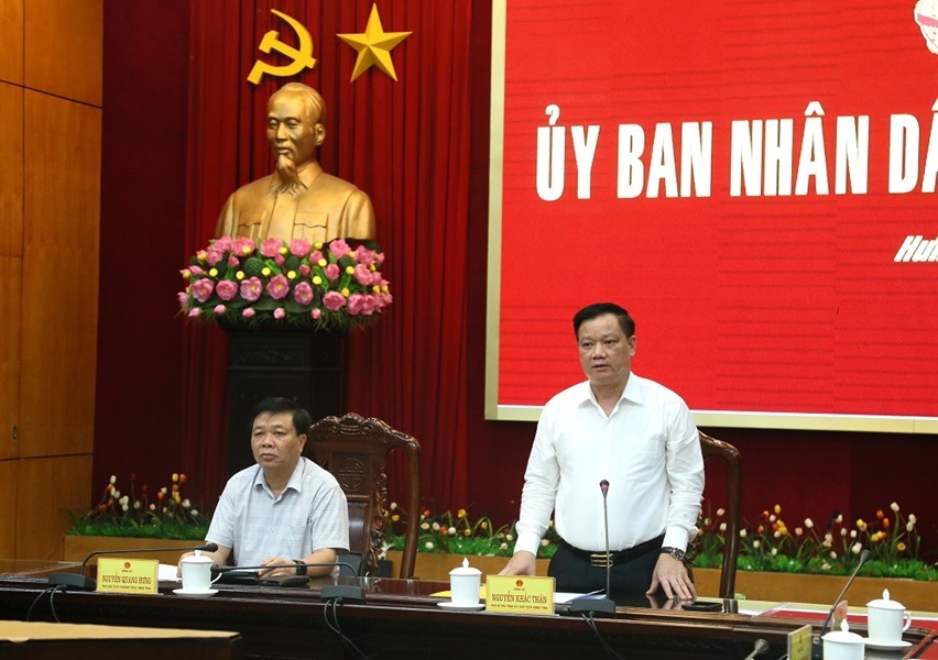 Chủ tịch UBND tỉnh Hưng Yên Nguyễn Khắc Thận phát biểu tại cuộc họp. Chủ tịch UBND tỉnh Hưng Yên Nguyễn Khắc Thận phát biểu tại cuộc họp.