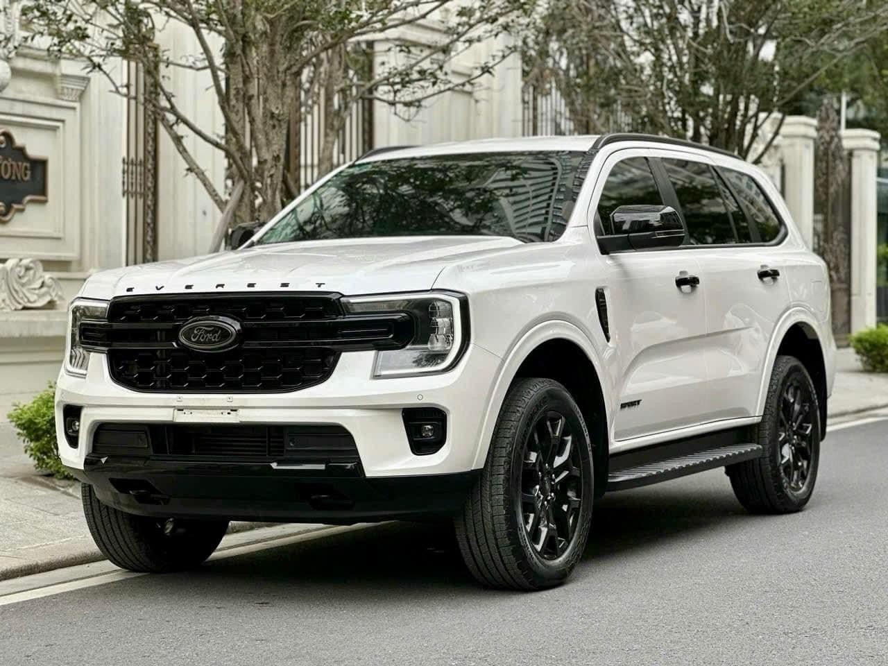 Ford Everest Sport 2025 là phiên bản đậm chất thể thao trong dòng SUV 7 chỗ của Ford. (Ảnh: Ford Giải Phóng) Ford Everest Sport 2025 là phiên bản đậm chất thể thao trong dòng SUV 7 chỗ của Ford. (Ảnh: Ford Giải Phóng)