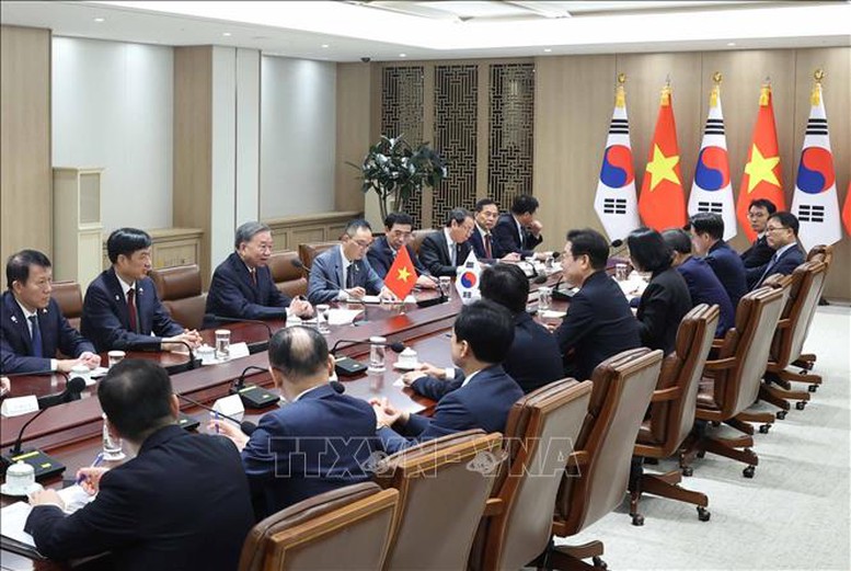 Tổng Bí thư Tô Lâm khẳng định Việt Nam nhất quán coi trọng quan hệ với Hàn Quốc trong đường lối đối ngoại của mình và mong muốn cùng Hàn Quốc định hướng quan hệ hợp tác giữa hai nước tiếp tục có bước chuyển biến mới, thực chất, hiệu quả, bền vững lâu dài trên tất cả các lĩnh vực - Ảnh: TTXVN