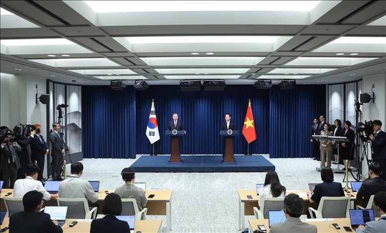 Tổng Bí thư Tô Lâm và Tổng thống Hàn Quốc Lee Jae Myung nêu rõ, trên tinh thần quan hệ Đối tác Chiến lược toàn diện, hai bên đã trao đổi, thống nhất về một số định hướng lớn thúc đẩy quan hệ song phương trong thời gian tới - Ảnh" TTXVN