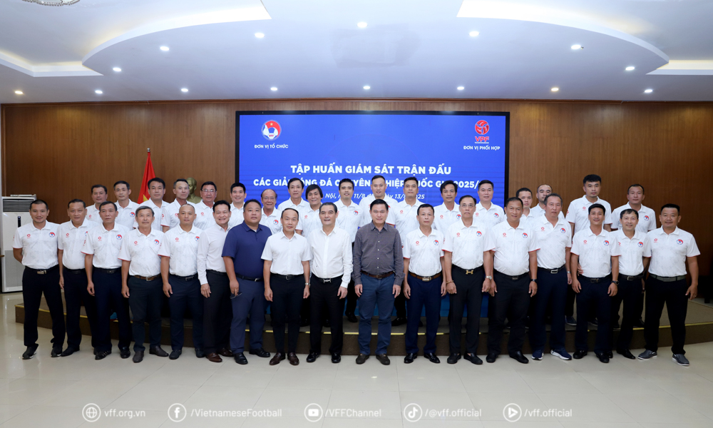 Lãnh đạo LĐBĐVN, Công ty VPF chụp ảnh lưu niệm cùng các Giám sát trận đấu, Điều phối viên và Cán bộ truyền thông trận đấu tham dự tập huấn. Lãnh đạo LĐBĐVN, Công ty VPF chụp ảnh lưu niệm cùng các Giám sát trận đấu, Điều phối viên và Cán bộ truyền thông trận đấu tham dự tập huấn.