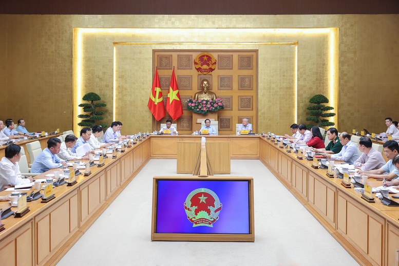 Thủ tướng Chính phủ Phạm Minh Chính chủ trì cuộc họp của Ban Thường vụ Đảng ủy Chính phủ tiếp tục cho ý kiến, hoàn thiện dự thảo các Nghị quyết mới của Bộ Chính trị về công tác chăm sóc sức khỏe nhân dân và phát triển giáo dục - đào tạo - Ảnh: VGP/Nhật Bắc