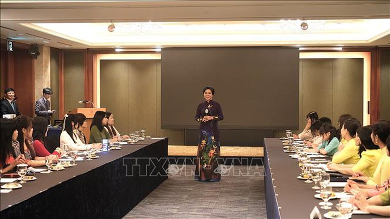 Phu nhân Ngô Phương Ly nhấn mạnh, Đảng và Nhà nước luôn coi cộng đồng người Việt Nam ở nước ngoài là bộ phận không tách rời, là máu thịt của dân tộc, luôn theo sát đời sống của bà con xa xứ, trong đó đặc biệt quan tâm tới đời sống của các phụ nữ Việt Nam lấy chồng nước ngoài - Ảnh: TTXVN