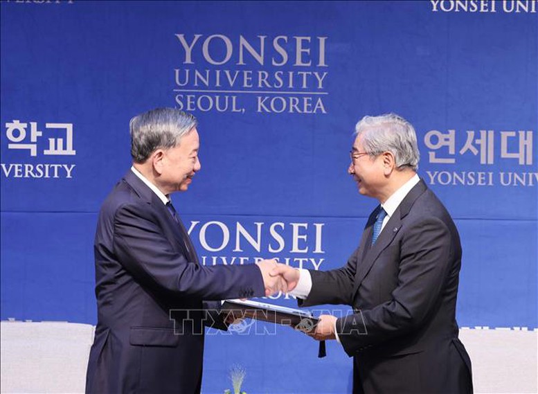 Tổng Bí thư Tô Lâm nhận bằng Tiến sĩ danh dự của Trường Đại học Yonsei. Ảnh: TTXVN