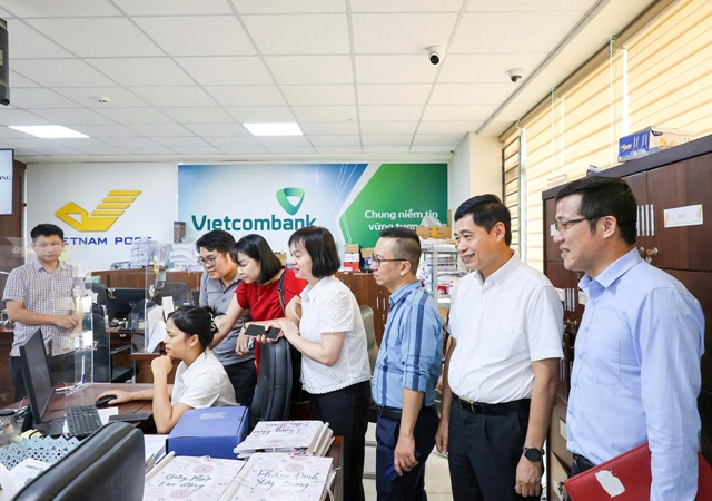 Cục Chuyển đổi số Quốc gia kiểm tra việc triển khai dịch vụ công trực tuyến tại Nghệ An