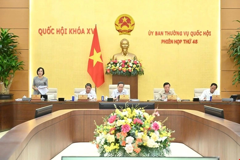 Ủy ban Thường vụ Quốc hội cho ý kiến về Kết quả giám sát chuyên đề “Việc thực hiện chính sách, pháp luật về phát triển và sử dụng nguồn nhân lực đáp ứng yêu cầu phát triển kinh tế - xã hội, nhất là nguồn nhân lực chất lượng cao”. Ảnh: PV