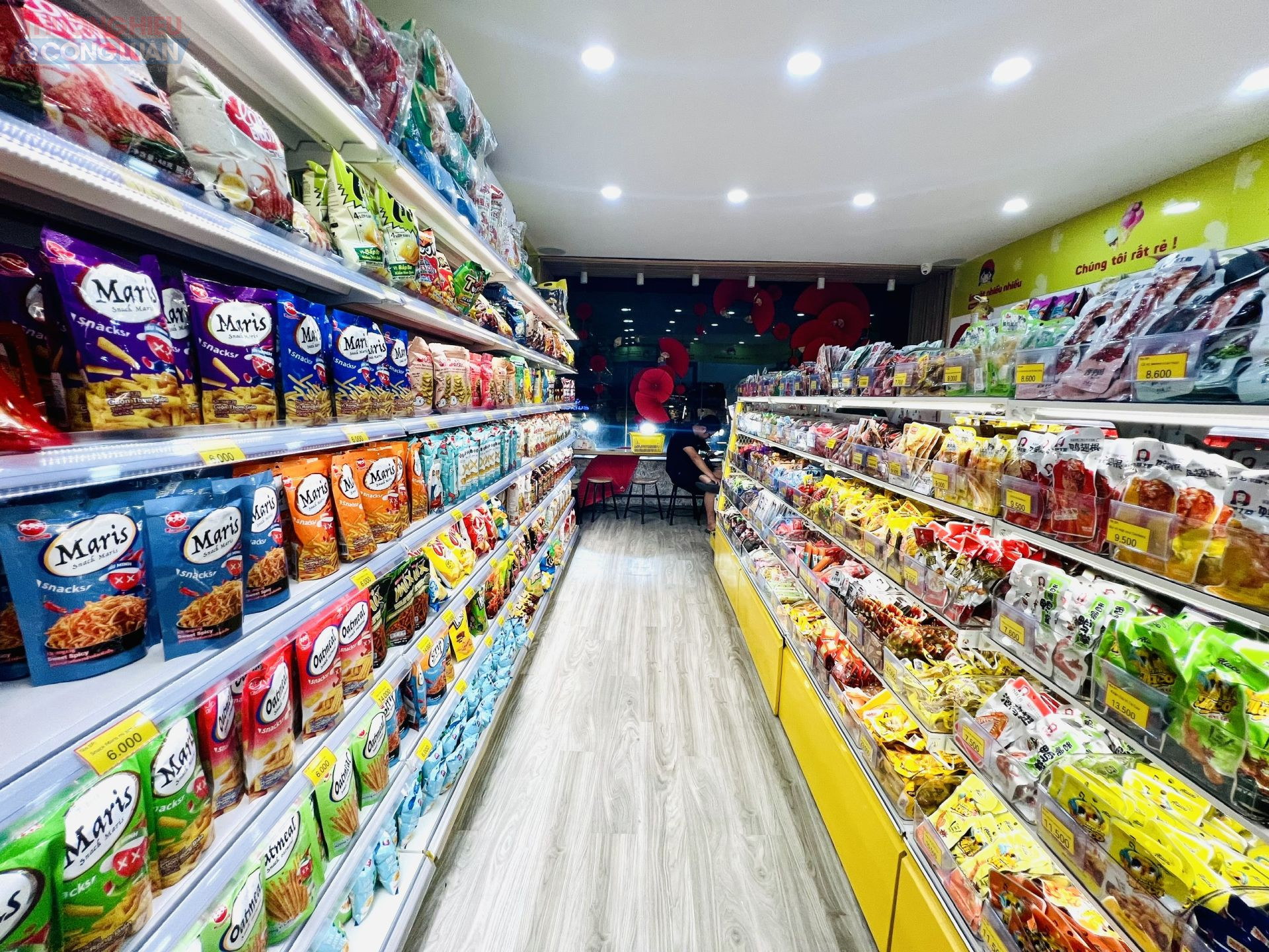 Một góc không gian tầng 2 của cửa hàng Ăn vặt nhiều nhiều cơ sở 124 Láng Hạ, Hà Nội Một góc không gian tầng 2 của cửa hàng Ăn vặt nhiều nhiều cơ sở 124 Láng Hạ, Hà Nội