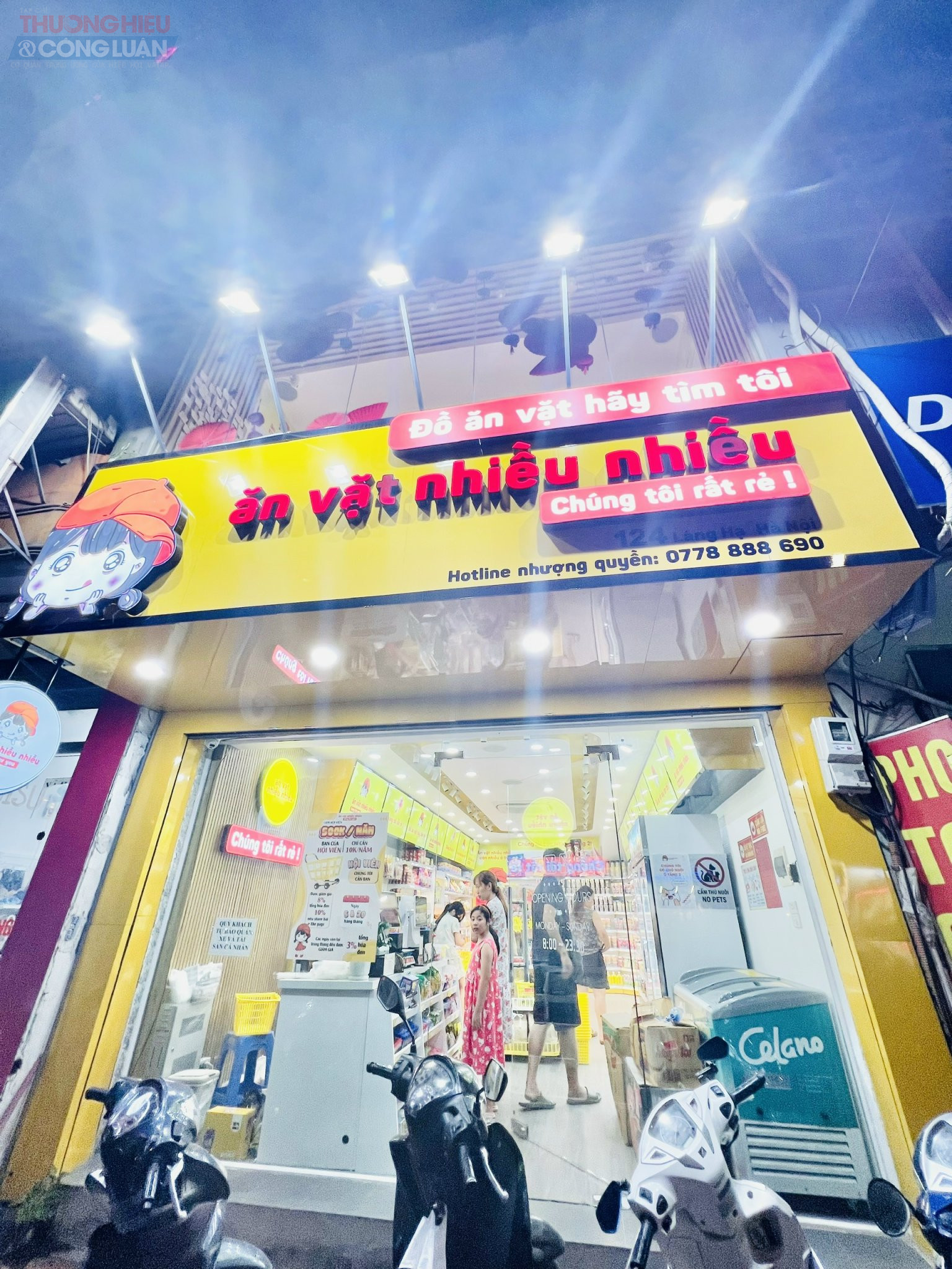 Hà Nội: Chuỗi cửa hàng “Ăn Vặt Nhiều Nhiều” bày bán nhiều hàng hóa nước ngoài thiếu tem nhãn phụ Tiếng Việt