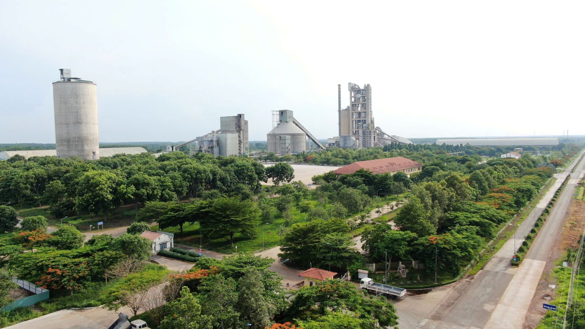 Nhà máy xi măng Bình Phước