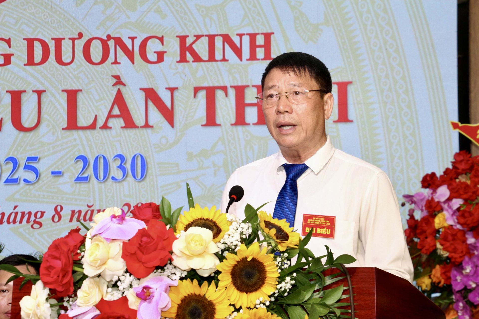 Đồng chí Phùng Văn Thanh, Bí thư Đảng ủy, Chủ tịch HĐND phường phát biểu.