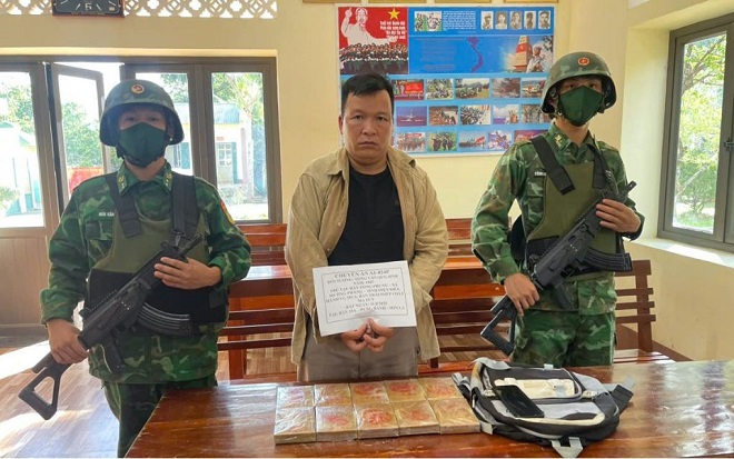 Sơn La: Lực lượng Biên phòng bắt giữ đối tượng vận chuyển 10 bánh heroin