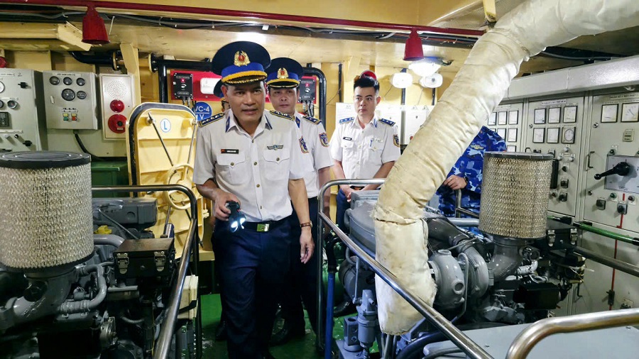 Kiểm tra máy móc, trang bị tại Tàu CSB 3005 Kiểm tra máy móc, trang bị tại Tàu CSB 3005