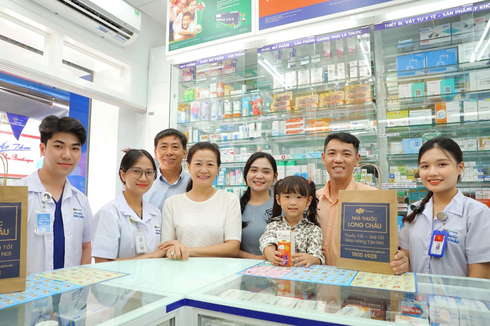 Nhà thuốc Long Châu bền bỉ theo đuổi sứ mệnh “tận tâm phục vụ, vì một Việt Nam khỏe mạnh hơn” Nhà thuốc Long Châu bền bỉ theo đuổi sứ mệnh “tận tâm phục vụ, vì một Việt Nam khỏe mạnh hơn”