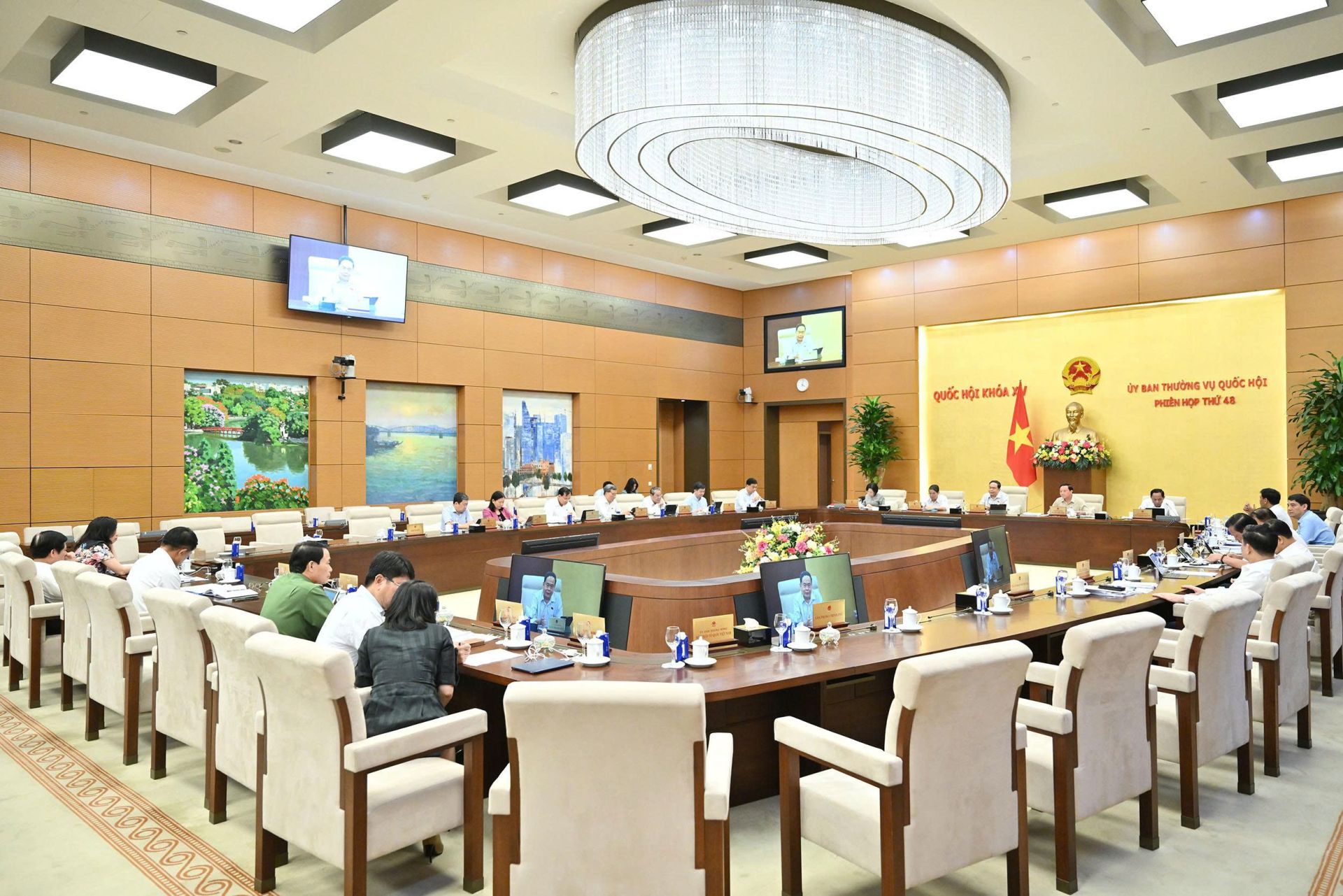 Toàn cảnh Phiên họp